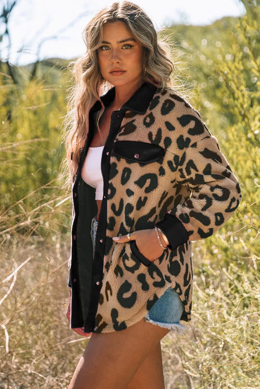 Chaqueta de manga larga con botones y estampado de leopardo