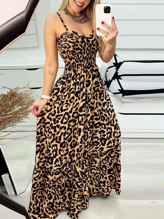 Vestido camisero con escote en forma de corazón y estampado de leopardo